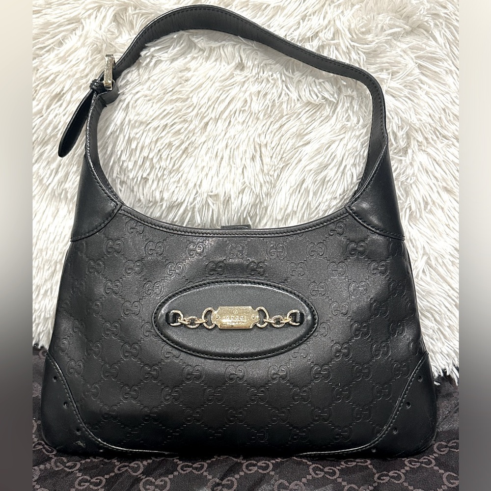 GUCCI
Black Guccissima Leather Medium Hobo Bag